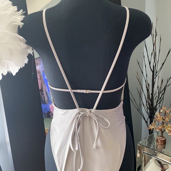 Sexy one piece - Picture 5 of 8